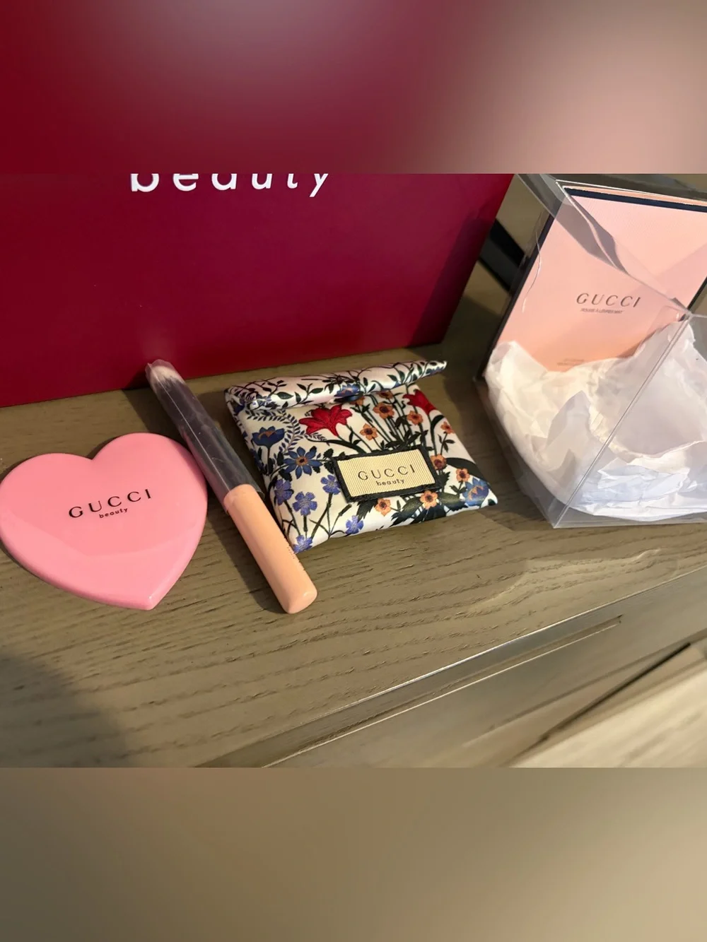 Gucci beauty brush, mirror & jewelry pouch!!❤️ Floral Compact Pouch-Multicolor❤️